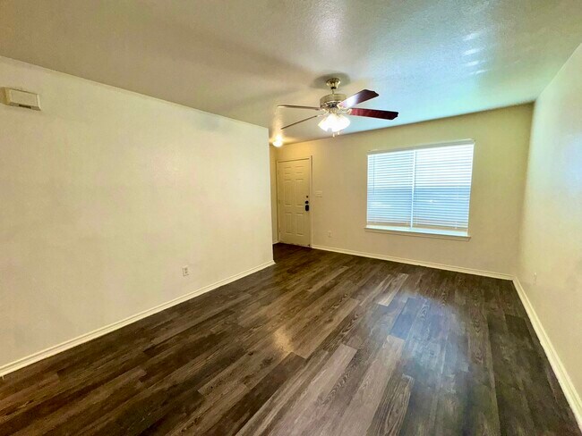 Building Photo - 3407 Barcelona Dr