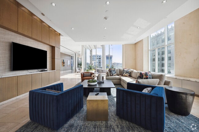 Interior Photo - 717 Olympic