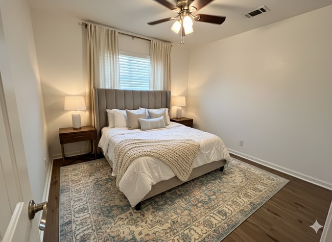 Building Photo - Stunning Home located near the college