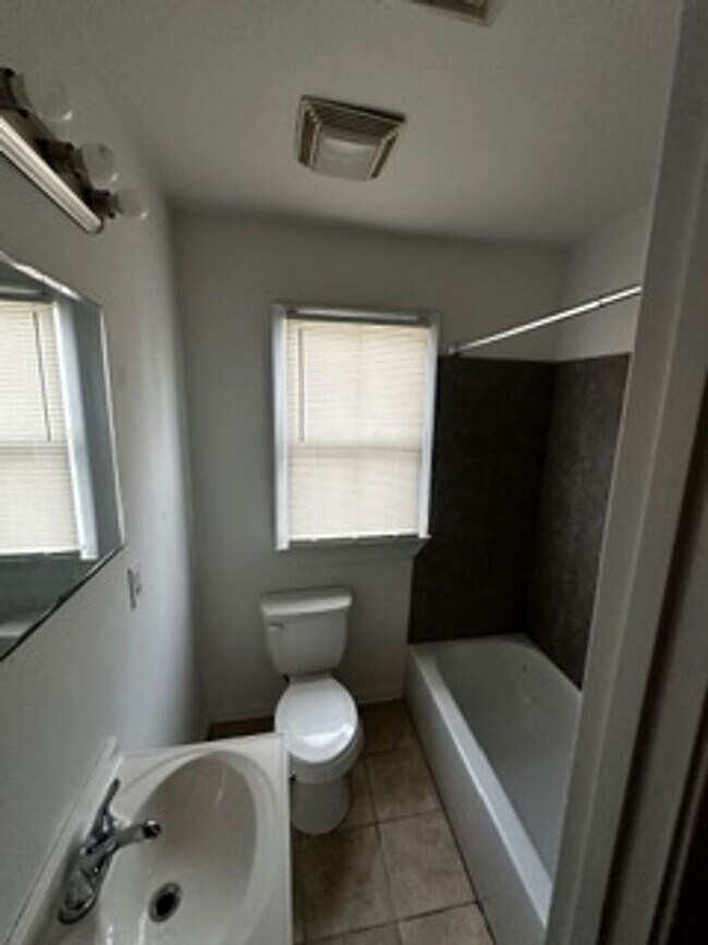 Foto del edificio - Spacious 2 bedroom duplex