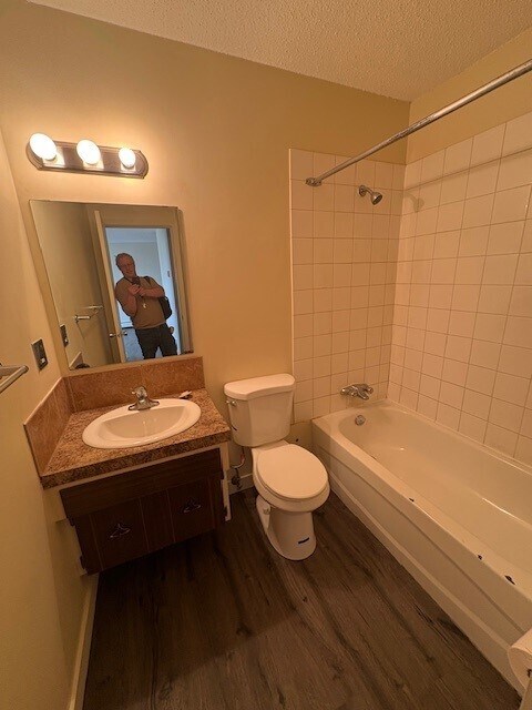 Building Photo - One bedroom in Sunalta