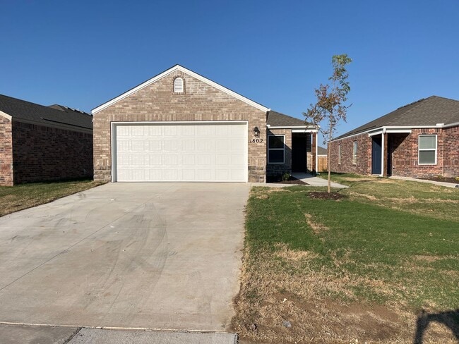 Photo - *Pre-leasing* NEWER Three Bedroom | Two Ba... House