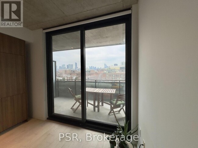 Photo du bâtiment - 21 Lawren Harris Square