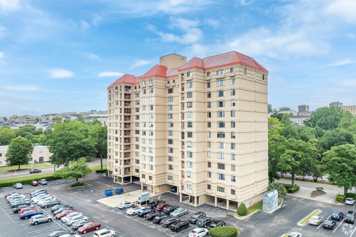 Primary Photo - 1600 Park Cir