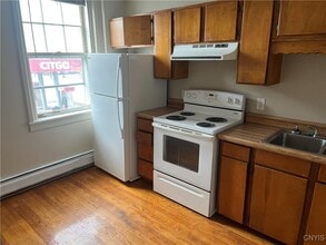 Building Photo - 618 State St