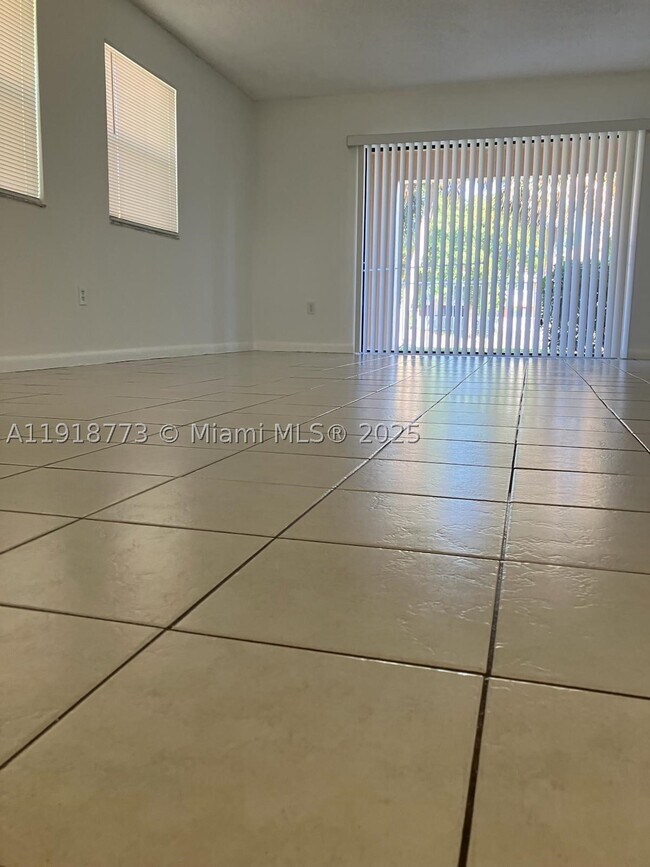 Foto del edificio - 5200 NW 31st Ave
