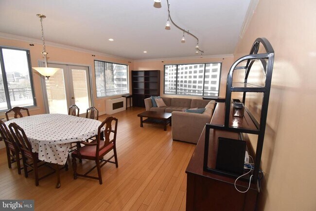 Foto del edificio - 1121 Arlington Blvd