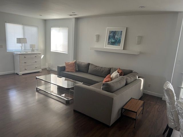 Foto del edificio - 1625 Wellesley Ave