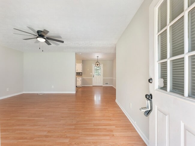 Building Photo - 296 Kingsport Dr