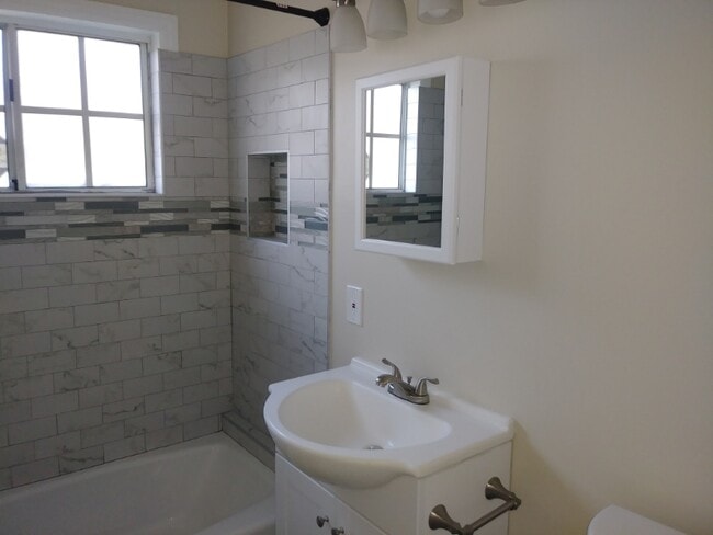 Building Photo - 5850 David Ave