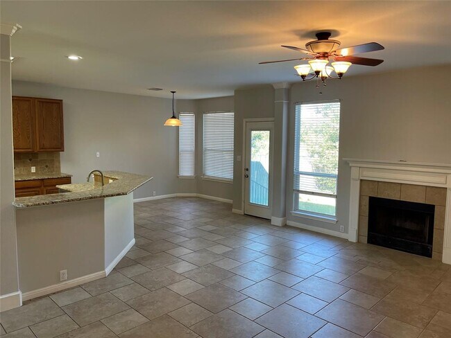 Building Photo - 1827 Paradise Ridge Dr
