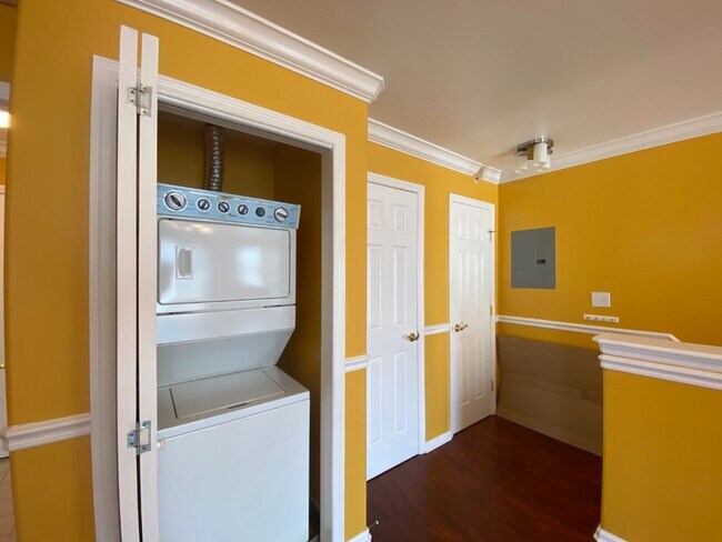 Foto del edificio - 6608 Seaspray Ave