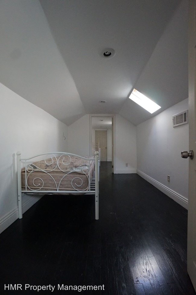 Building Photo - 2 br, 1 bath House - 1822 W 9th St