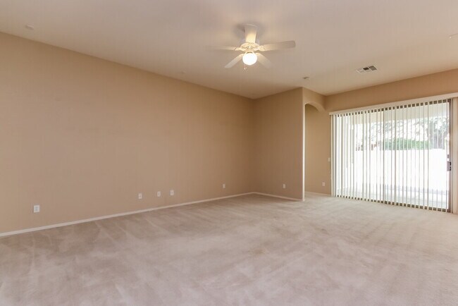 Building Photo - 2107 S Sabrina