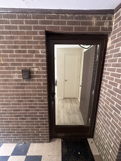 Building Photo - 201 Seminole Trail