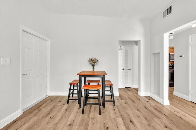 Foto del edificio - 805 NE 17th Ave