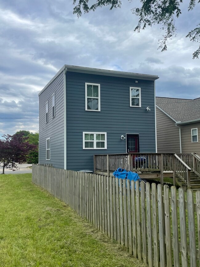 Photo - 1208 N 33rd St House