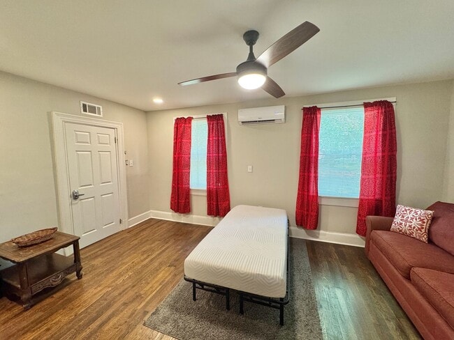 Building Photo - 237 Brevard St