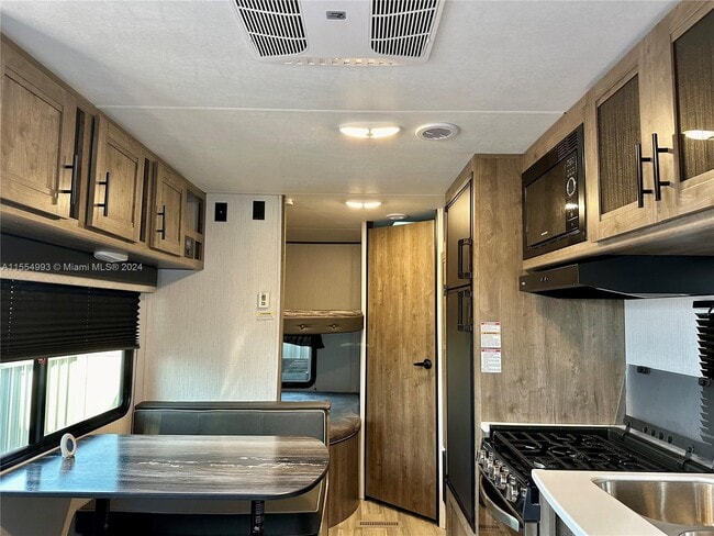 Foto del edificio - 20455 NW 44th Ave