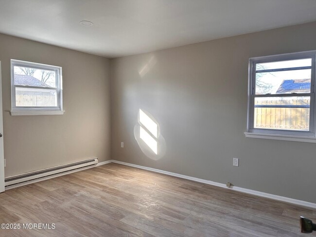 Building Photo - 403 7th St