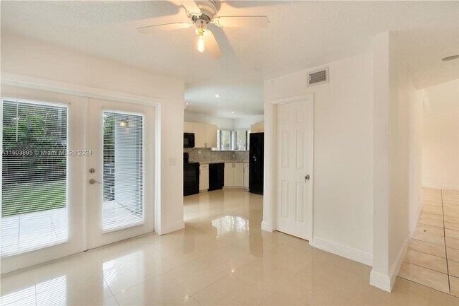 Building Photo - 9587 SW 148th Ave Circle S, Miami, FL 33196