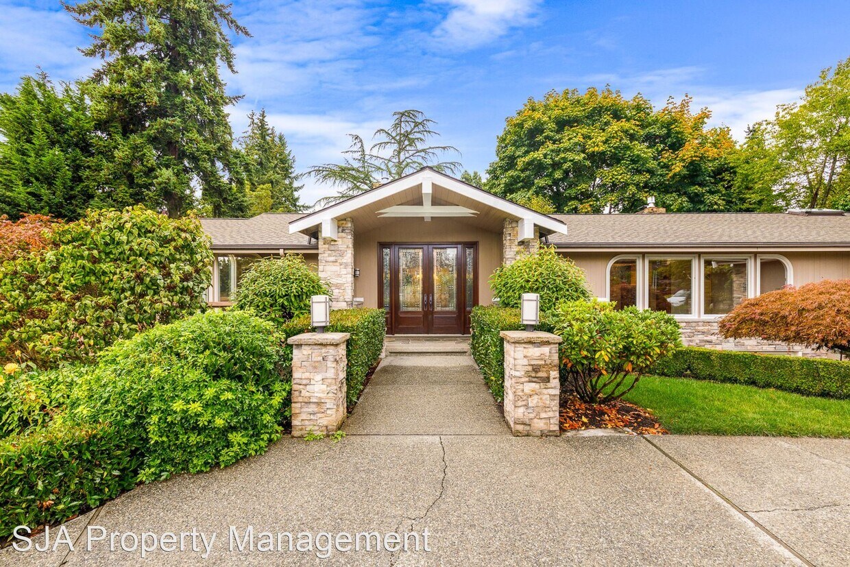 5 br, 3.5 bath House 9358 NE 30th Street House Rental in Clyde Hill