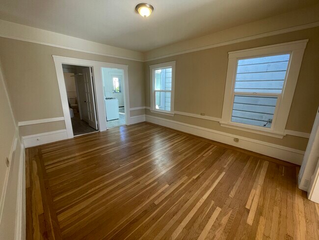 Building Photo - 320 3rd Ave
