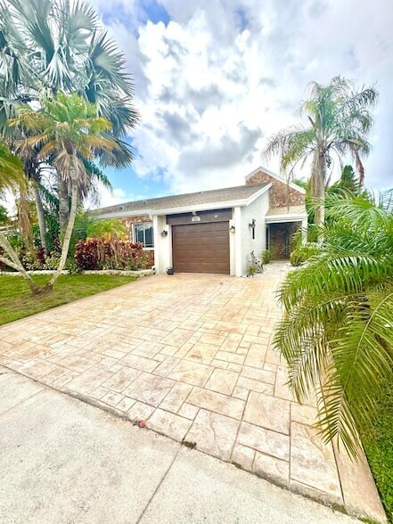 Photo - 531 SW 167th Terrace House