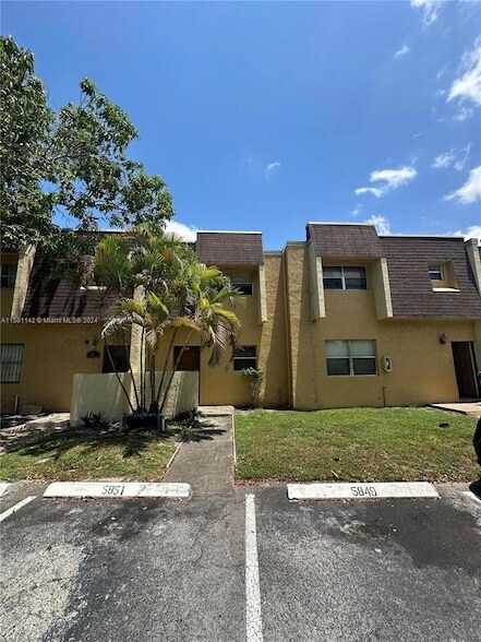 Foto del edificio - 5849 Blueberry Court Unit 86