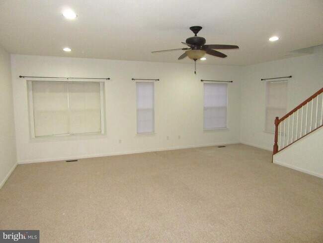 Building Photo - 540 Van Dyke Cir