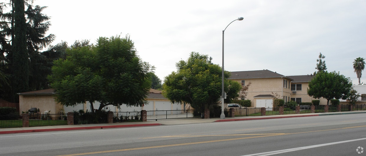 Building Photo - 476 Woodbury Rd