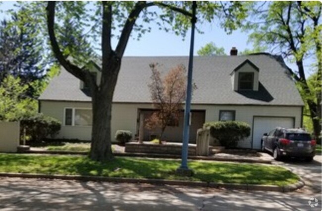 Building Photo - 401 S Willis Ave
