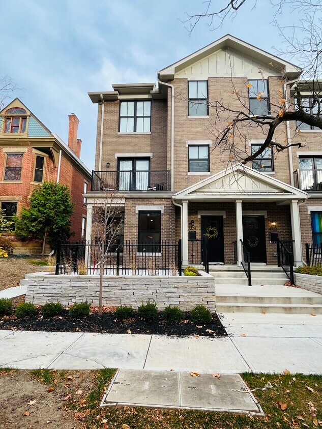 1326 Forsythe Ave Unit 1326, Columbus, OH 43201 Condo for Rent in