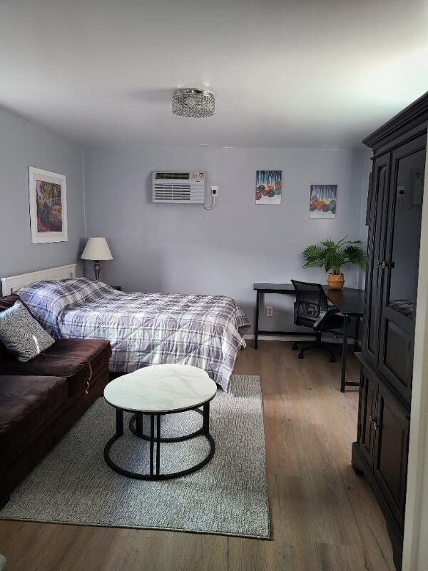 Foto principal - 1715 E 7th St