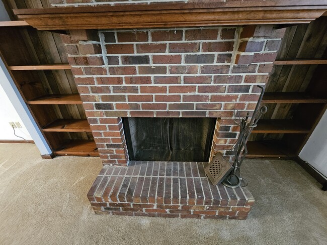 Building Photo - 324 Teal Ln