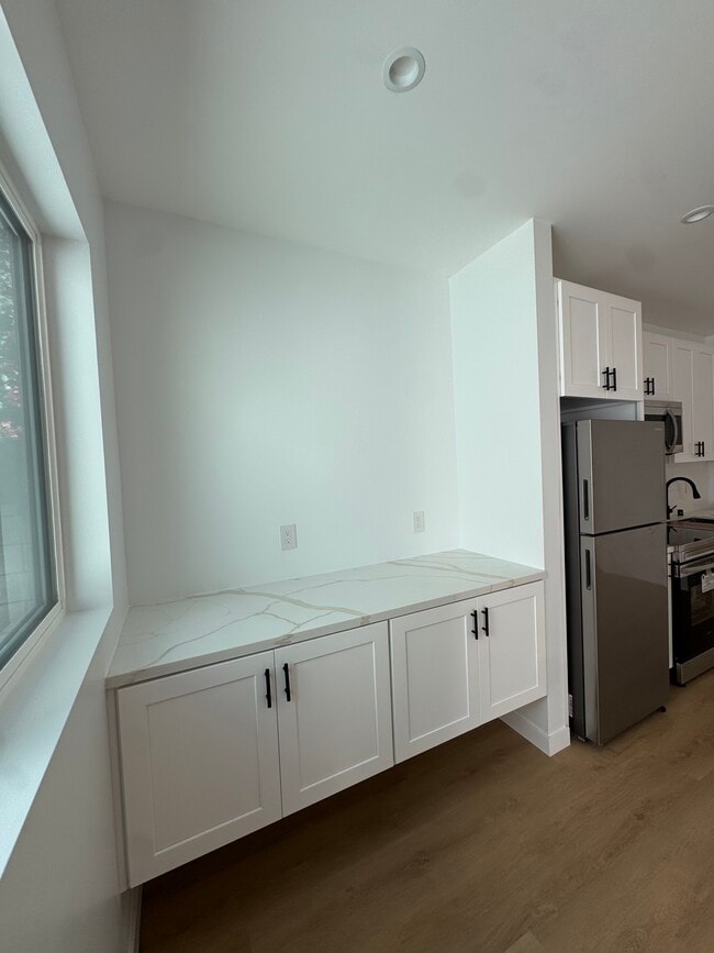 Building Photo - 7834 S Harvard Blvd