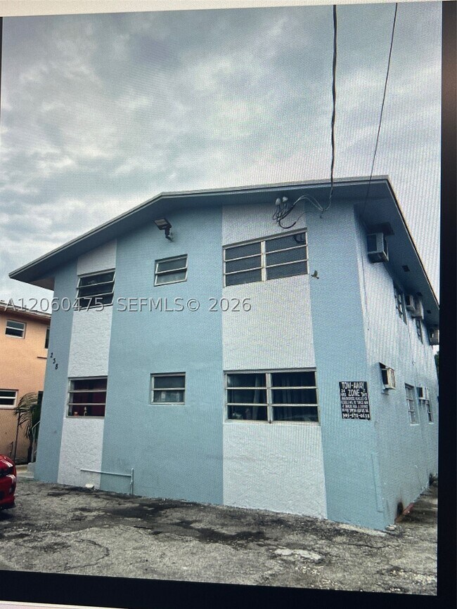 Building Photo - 238 SW 18th Ave