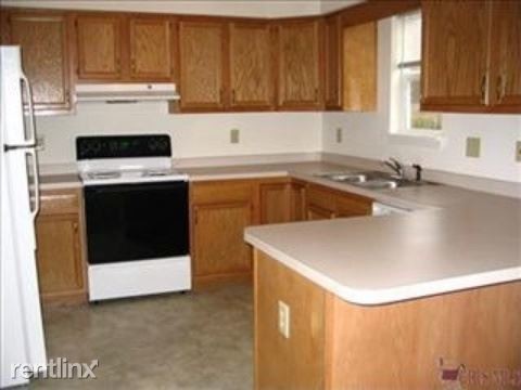 Building Photo - 4160 Pine Dr
