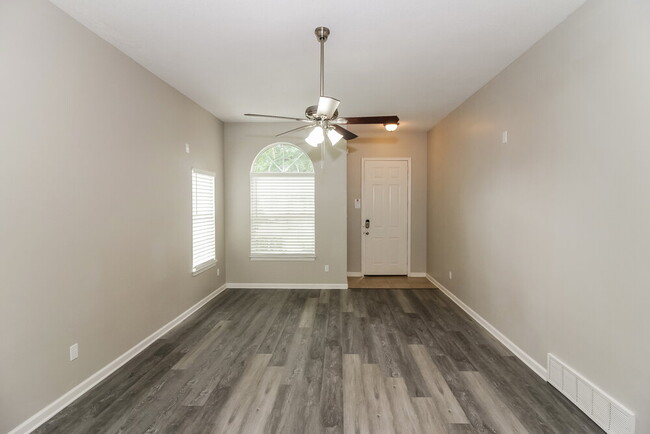 Building Photo - 8280 Dexter Ridge Cove E
