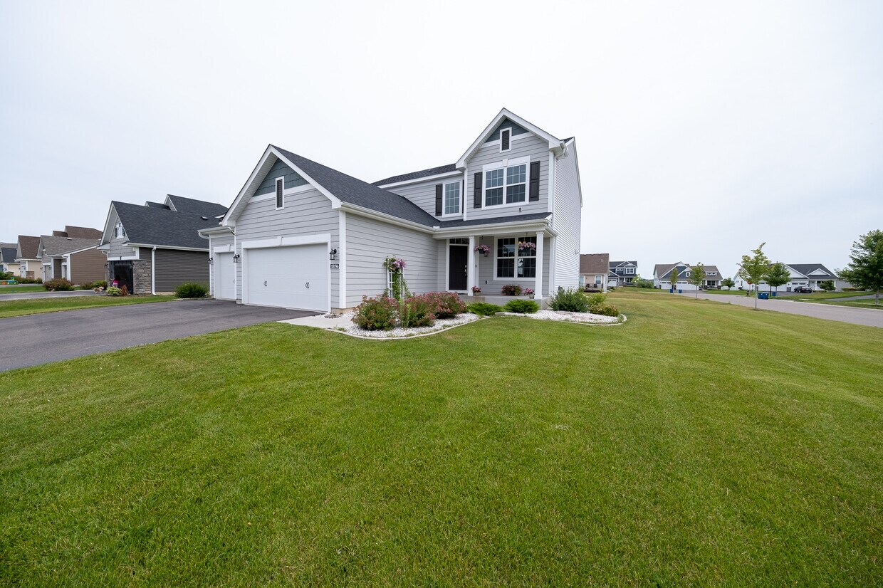 Foto principal - 18196 Goldfinch Wy