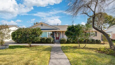 Building Photo - 10303 Greenwillow Dr