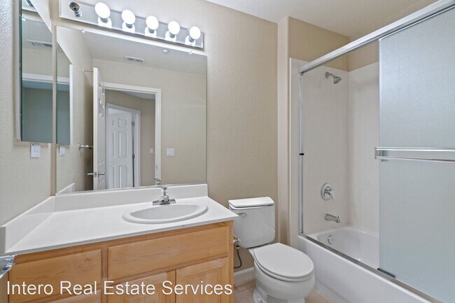 Building Photo - 3 br, 2.5 bath House - 563 Moreland