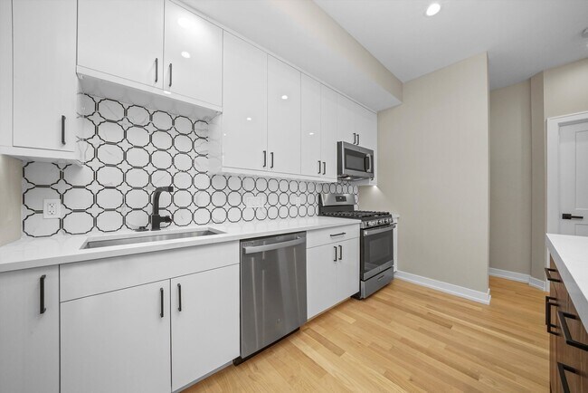Foto del edificio - 2404 W Moffat St