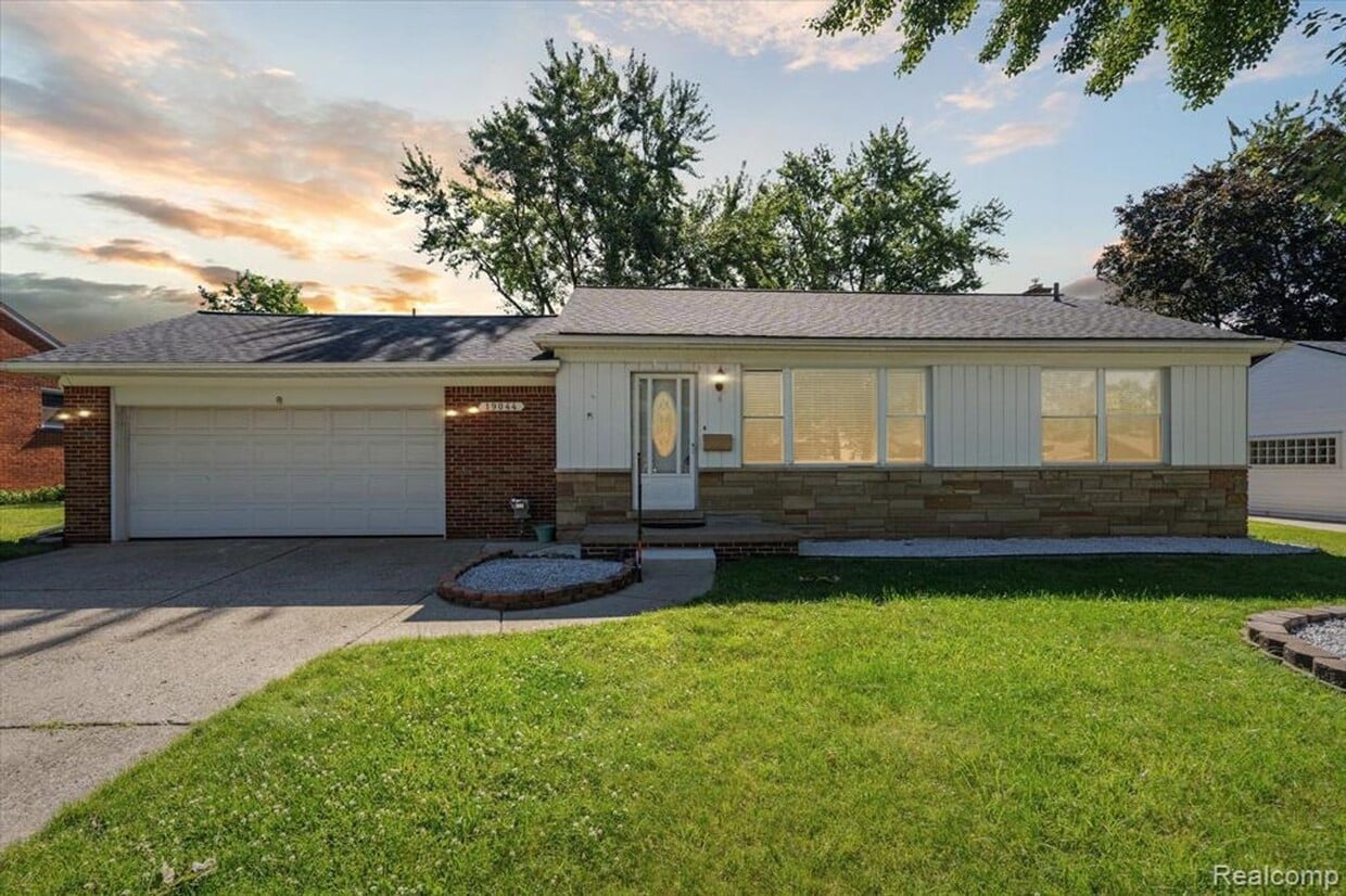 Primary Photo - Welcome to this beautiful 3 bedroom, 1 bat...