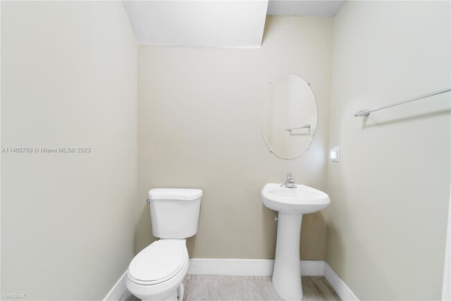 Foto del edificio - 3 br, 2.5 bath House - 1820 SW 91st Ave