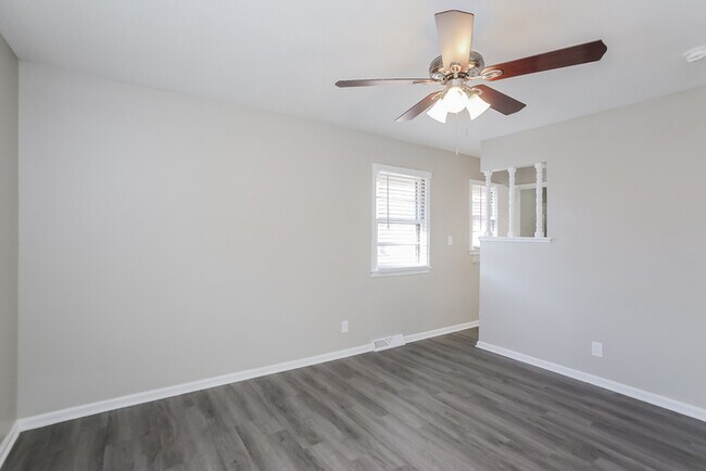 Building Photo - 3624 NE West Park Dr