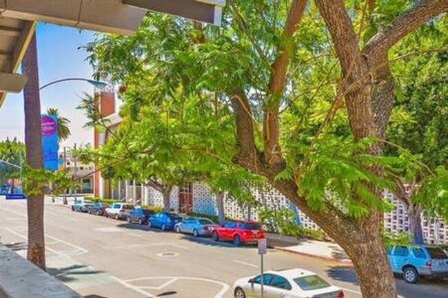 Building Photo - 636