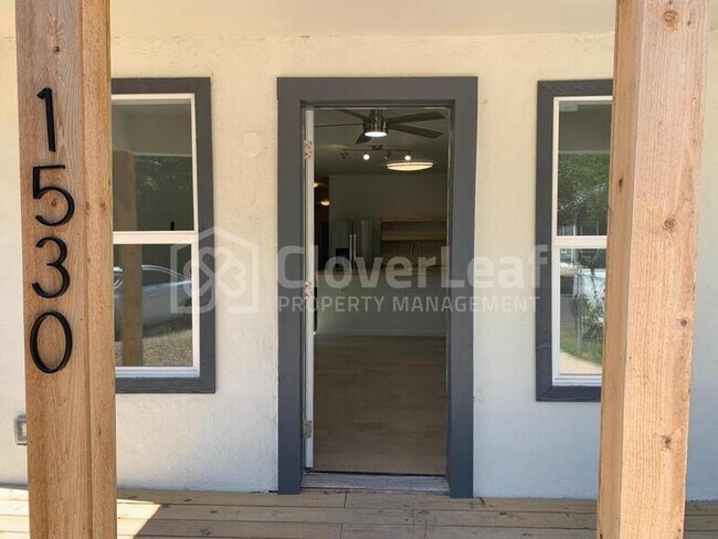 Building Photo - 1530 E Crockett St