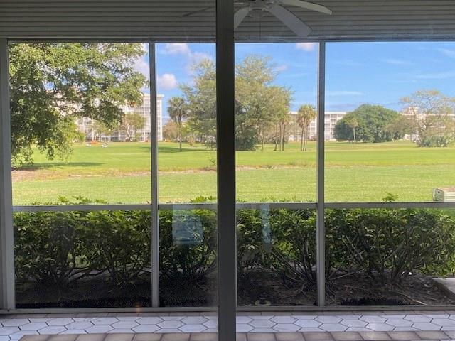 Building Photo - 2851 S Palm Aire Dr
