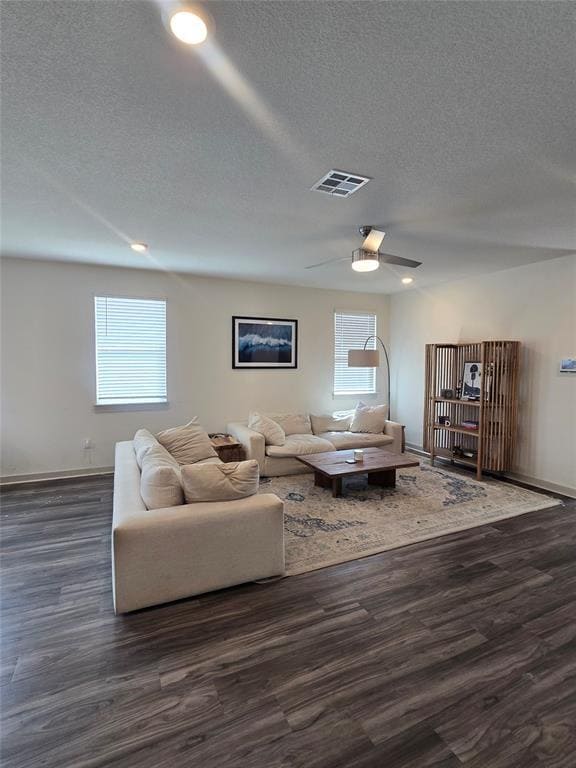 Foto del edificio - 7517 Smallwood Dr